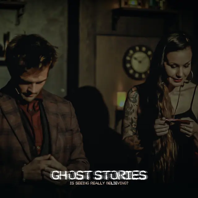 Kent Axell reading a card chosen by a guest at Ghost Stories Las Vegas
